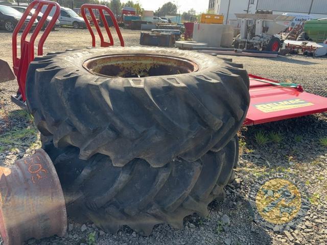12 18.4 R30 tyres & rims