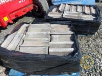 2x pallets of approx 200 roof tiles - 3