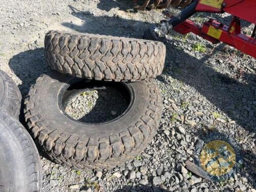 2x 235/18/16 tyres