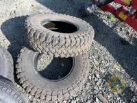 2x 235/18/16 tyres - 2