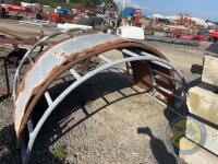 Round bale feeder