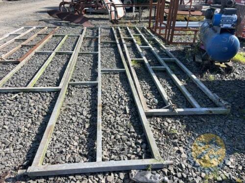 17'10 cattle handling gate