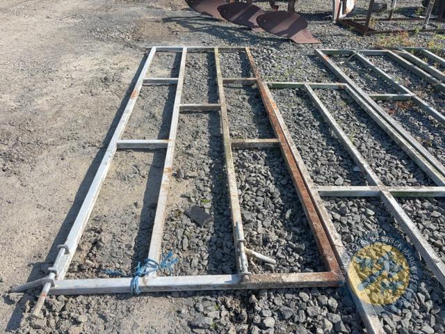 10'7 cattle handling gate