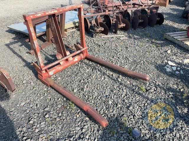 Red bale lifter