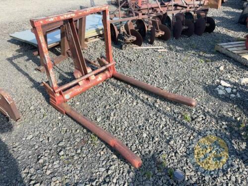 Red bale lifter