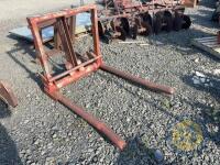 Red bale lifter