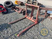 Red bale lifter - 2