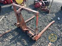 Red bale lifter - 4