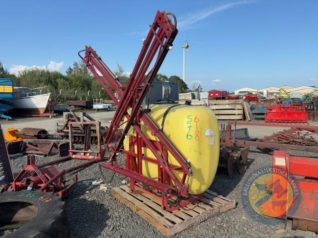 900 litre Hardi Sprayer