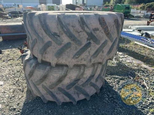 2x 30.5/R32 tanker tyres