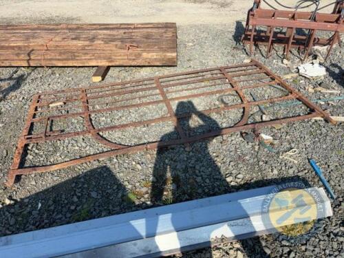 Metal gate