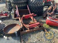 Massey Ferguson tractor loader - 2