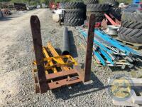 Tractor forklift low mast with pallet toes - 2