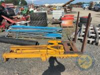 Tractor forklift low mast with pallet toes - 3