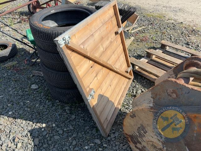 Wooden gate 1000mm wide x 1045 high