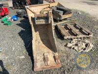 2ft digging bucket for 13 tonne digger - 2