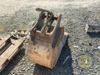 2ft digging bucket for 13 tonne digger - 4