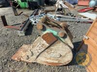 2ft digging bucket for 13 tonne digger - 5
