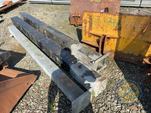 2x black box section posts 200x200