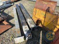 2x black box section posts 200x200 - 2