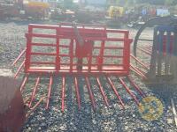 Red pushoff buckrake with side tongs