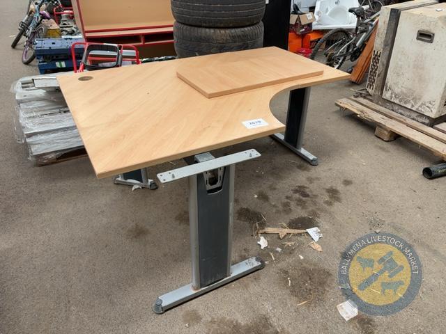 Extendable office desk