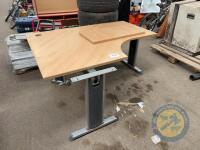 Extendable office desk