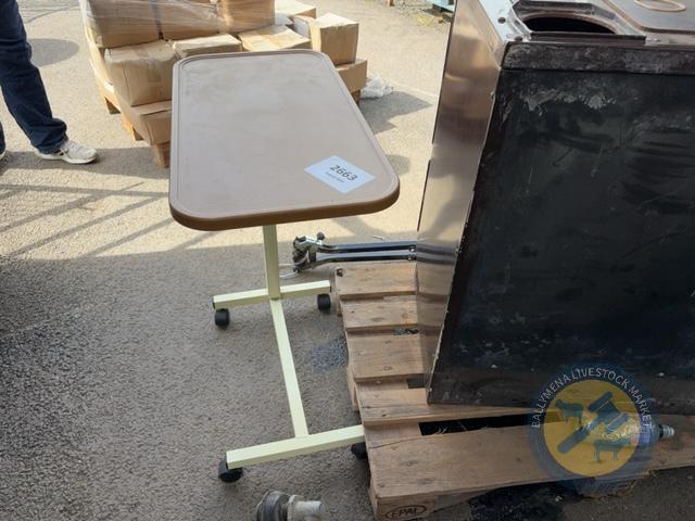 table on wheels - adjustable height