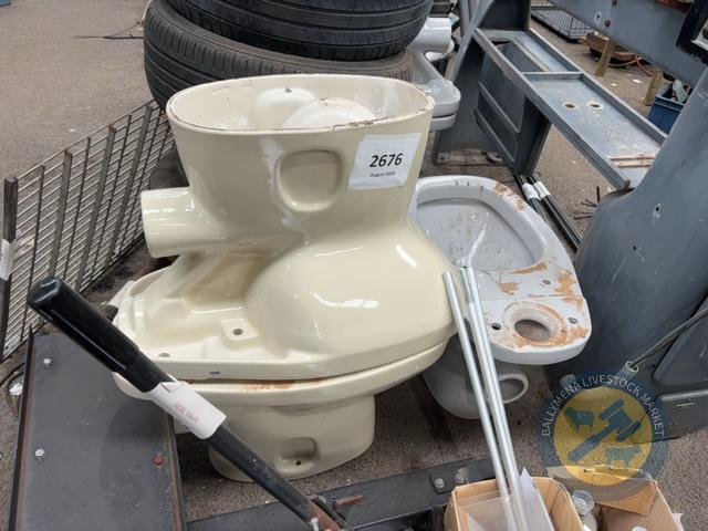 5 toilet bowls