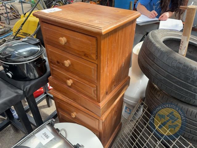 2 bedside cabinets