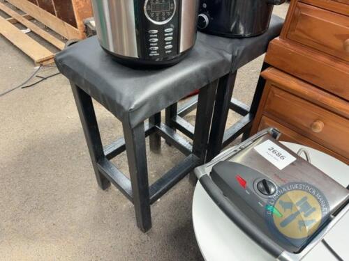 2 black stools