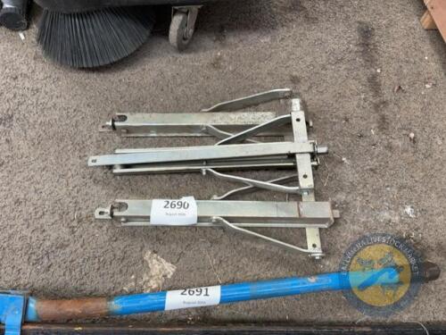 3 jacks