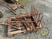 2 Ferguson loaders comes with brackets & grape - 3