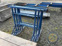 4x blue tressels - 2