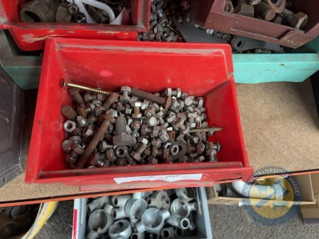 4x tray bolts