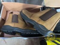 Size 10 big man boots - 2