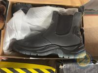 Size 10 pull on steele toe boots - 2