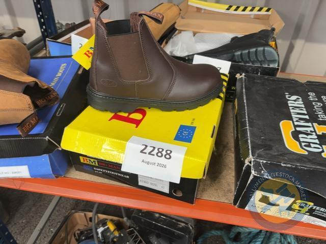 size 8 pull on steele toe boots