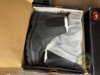 Size 11 pull on boots - 2