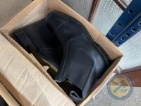 Size 8 pull on black boots - 2
