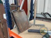2x shovels - 2