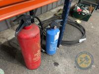 2x fire extingusihers - 2