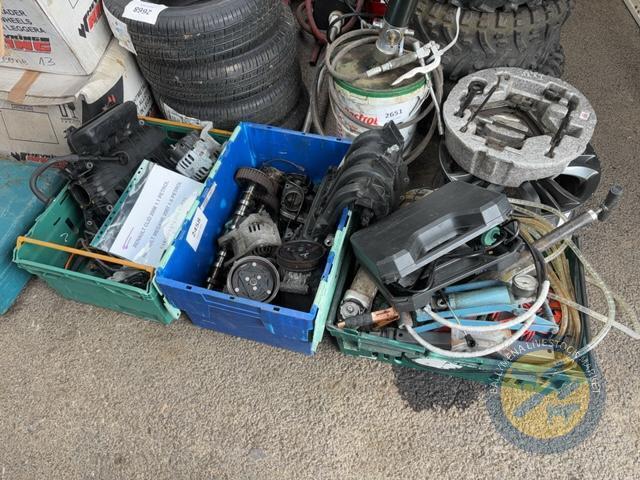 2x boxes renault clio parts