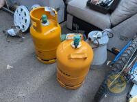 2 gas cylinders 1 full & 1 empty