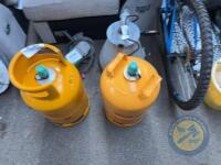 2 gas cylinders 1 full & 1 empty - 3