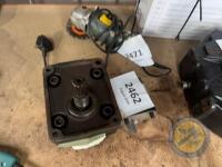 Hydraulic pump & broken pump - 3