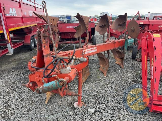 4 furrow kverneland reversible plough