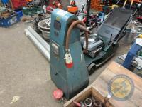 Viceroy pedestal polisher - 3 phase - 3