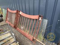 8ft approx antique heavy duty drive way gates