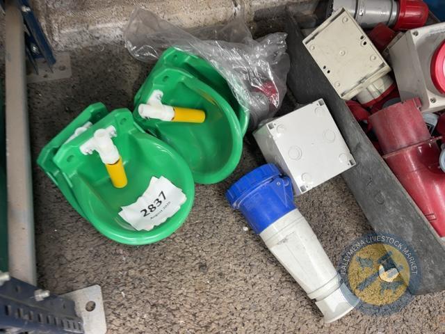 4x green water drinkers